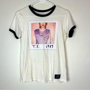 TAYLOR SWIFT 1989 Ringer T-Shirt size Medium